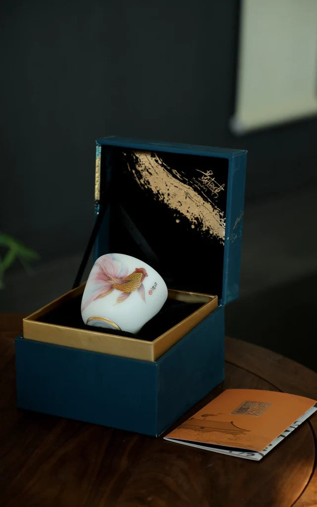 禮物;茶具;茶杯;手工;禮品;香港茶具店;茶具套裝;羊脂玉;茶具專賣店;茶具套裝香港;香港茶具;入伙禮物;handmade禮物;見家長禮物;茶杯香港;禮物訂製;旅行茶具;旅行茶具套裝;中式茶具香港;開張送禮;中式茶具套裝香港;茶杯套裝;人手製;杯;禮品訂製;禮物訂製;公司禮品;刻字;紫砂;紫砂茶壺;紫砂茶杯;陶瓷;禮盒;送禮套裝;金杯;生肖;金魚;老虎;羊脂玉杯;鎏金;24K金;關羽;武財神關羽;關雲長紫砂茶壺;泡茶;泡茶套裝;茶葉;茶道;茶葉套裝;開張送禮;冷泡茶;岩茶;武夷山大紅袍;香港茶菜;茶具專門店;香港茶具專門店;香港茶杯;香港手信;特色手信;禮物首選;禮物推介;禮物推薦;gift;gifts;birthday gift;gift suggestions;gift set; tea; tea leaf; gift box; present; unique present; present ideas;handmade gift;聖誕禮物推薦;新年禮物;農曆新年快;清酒;清酒杯;酒杯;sake ;sake杯;白酒杯;酒杯