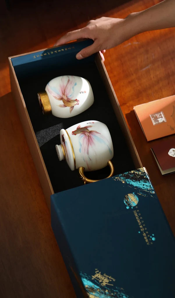 禮物;茶具;茶杯;手工;禮品;香港茶具店;茶具套裝;羊脂玉;茶具專賣店;茶具套裝香港;香港茶具;入伙禮物;handmade禮物;見家長禮物;茶杯香港;禮物訂製;旅行茶具;旅行茶具套裝;中式茶具香港;開張送禮;中式茶具套裝香港;茶杯套裝;人手製;杯;禮品訂製;禮物訂製;公司禮品;刻字;紫砂;紫砂茶壺;紫砂茶杯;陶瓷;禮盒;送禮套裝;金杯;生肖;金魚;老虎;羊脂玉杯;鎏金;24K金;關羽;武財神關羽;關雲長紫砂茶壺;泡茶;泡茶套裝;茶葉;茶道;茶葉套裝;開張送禮;冷泡茶;岩茶;武夷山大紅袍;香港茶菜;茶具專門店;香港茶具專門店;香港茶杯;香港手信;特色手信;禮物首選;禮物推介;禮物推薦;gift;gifts;birthday gift;gift suggestions;gift set; tea; tea leaf; gift box; present; unique present; present ideas;handmade gift;聖誕禮物推薦;新年禮物;農曆新年快;清酒;清酒杯;酒杯;sake ;sake杯;白酒杯;酒杯