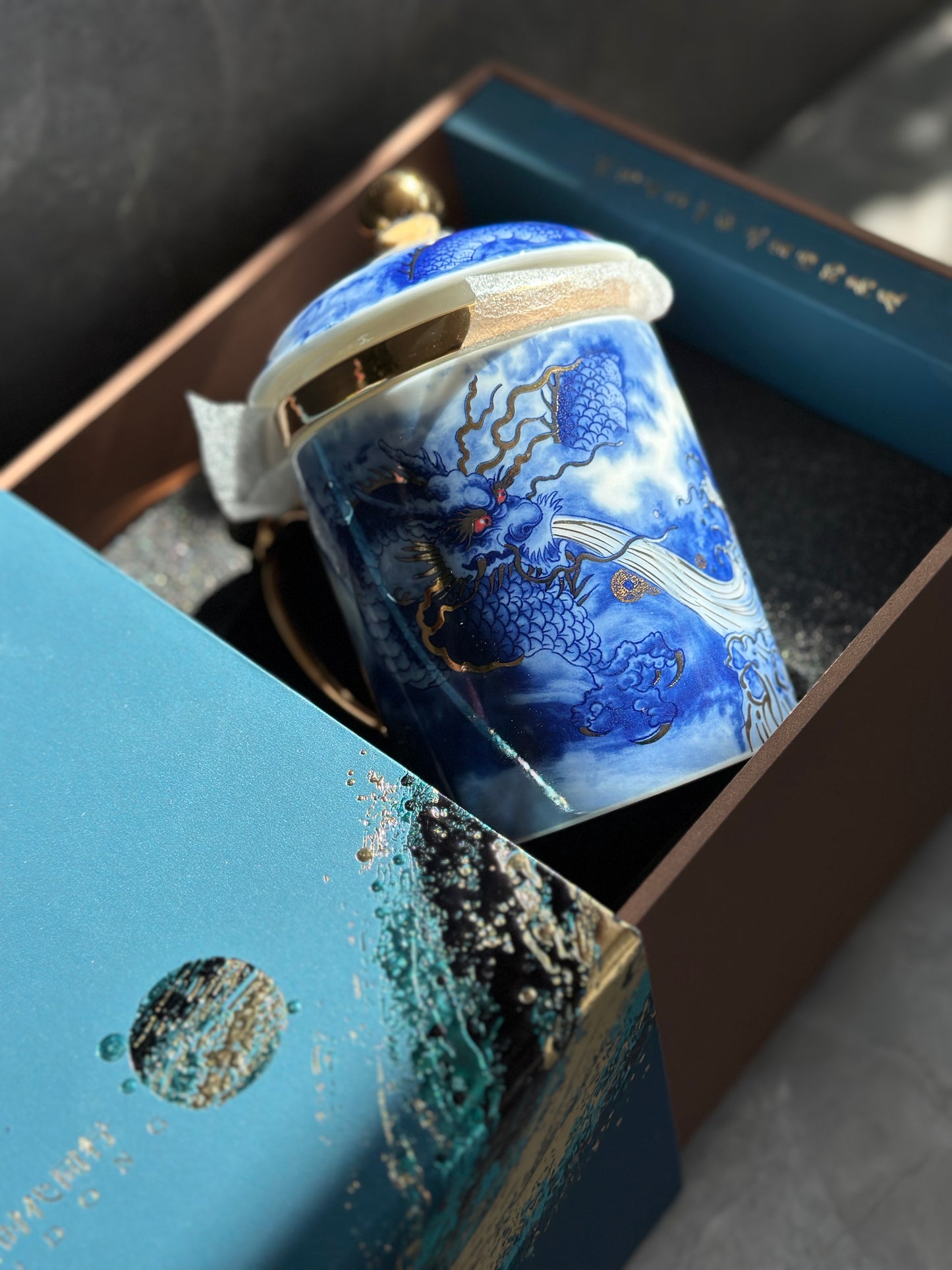 禮物;茶具;茶杯;手工;禮品;香港茶具店;茶具套裝;羊脂玉;茶具專賣店;茶具套裝香港;香港茶具;入伙禮物;handmade禮物;見家長禮物;茶杯香港;禮物訂製;旅行茶具;旅行茶具套裝;中式茶具香港;開張送禮;中式茶具套裝香港;茶杯套裝;人手製;杯;禮品訂製;禮物訂製;公司禮品;刻字;紫砂;紫砂茶壺;紫砂茶杯;陶瓷;禮盒;送禮套裝;金杯;生肖;金魚;老虎;羊脂玉杯;鎏金;24K金;關羽;武財神關羽;關雲長紫砂茶壺;泡茶;泡茶套裝;茶葉;茶道;茶葉套裝;開張送禮;冷泡茶;岩茶;武夷山大紅袍;香港茶菜;茶具專門店;香港茶具專門店;香港茶杯;香港手信;特色手信;禮物首選;禮物推介;禮物推薦;gift;gifts;birthday gift;gift suggestions;gift set; tea; tea leaf; gift box; present; unique present; present ideas;handmade gift;聖誕禮物推薦;新年禮物;農曆新年快;清酒;清酒杯;酒杯;sake ;sake杯;白酒杯;酒杯