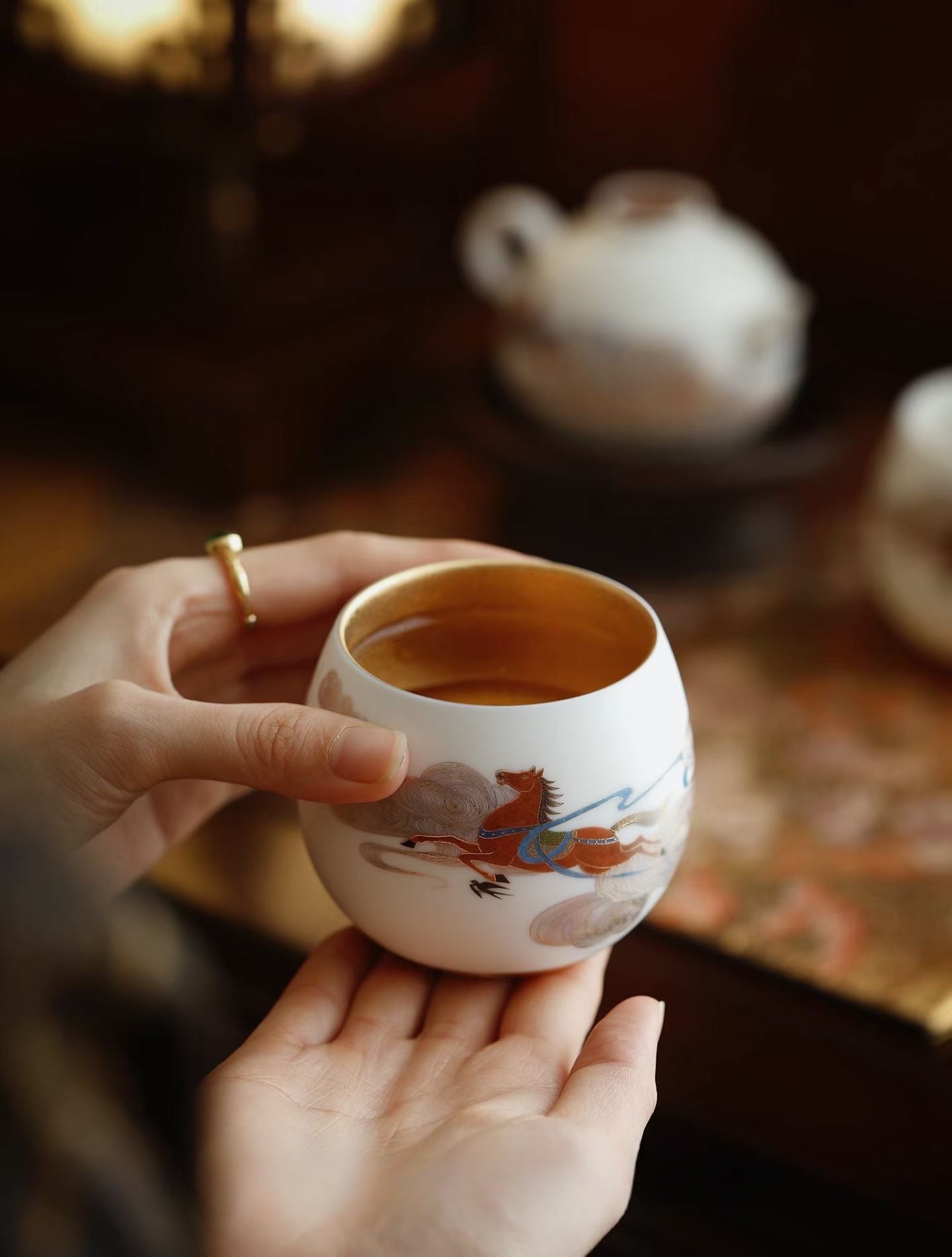 馬踏飛燕鎏金杯