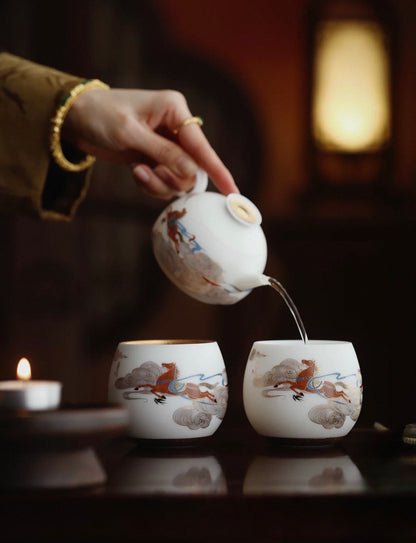 馬踏飛燕鎏金杯